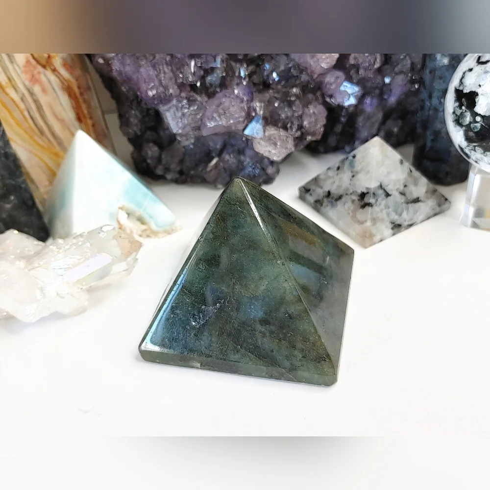 Labradorite Flash Crystal Pyramid - Picture 8 of 12